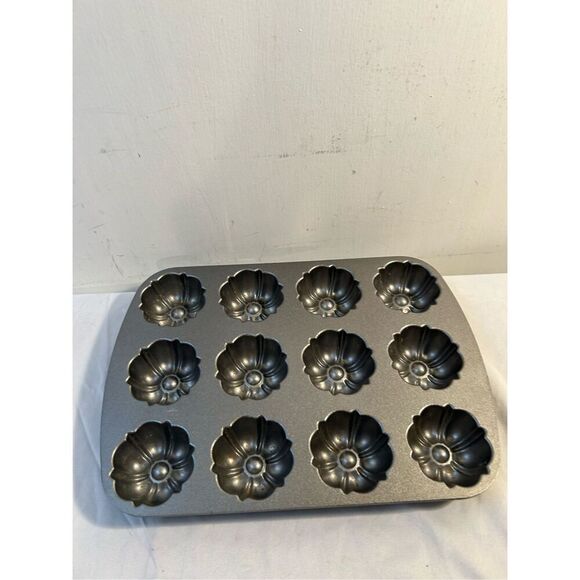 Nordic ware bunt cake cupcake pan - Picture 2 of 7